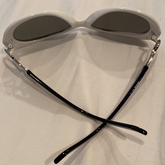 Retro white sunglasses - Picture 3 of 4